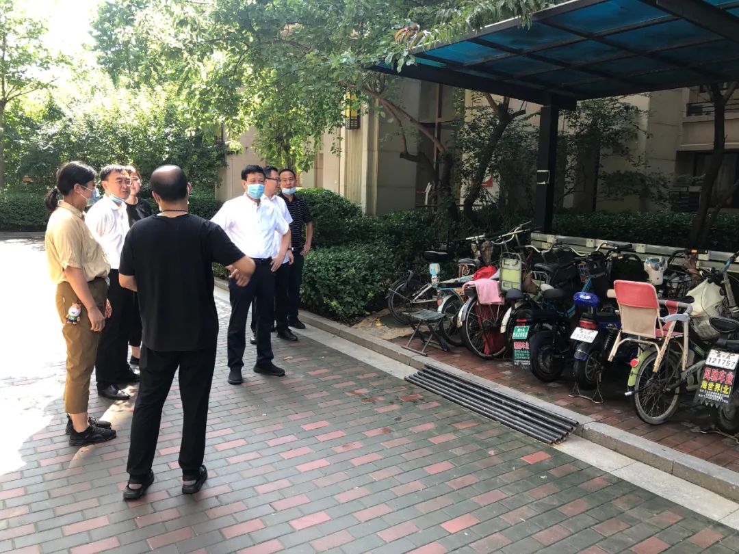 “NG南宫28官网登录”区领导张群书督导检查电动自行车充电设施建设工作