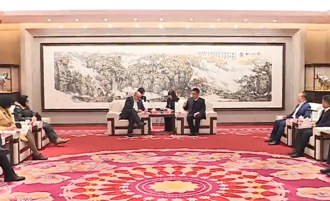马宇骏与古巴驻华大使白诗德一行进行工作会谈 